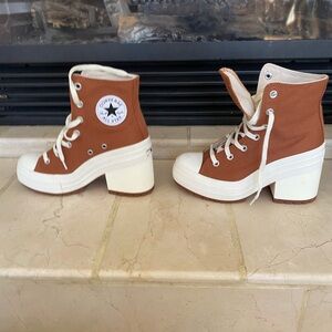 Chuck Taylor De Lux heels